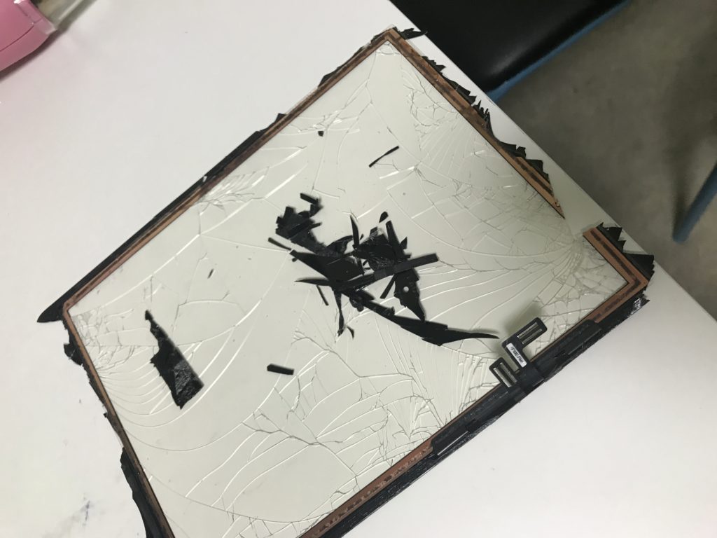 ipad airの画面割れ修理 博多区博多駅前のお客様